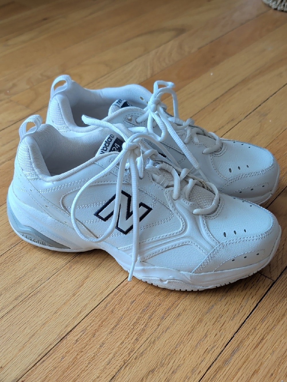 EUC New Balance 624 Training Sneakers